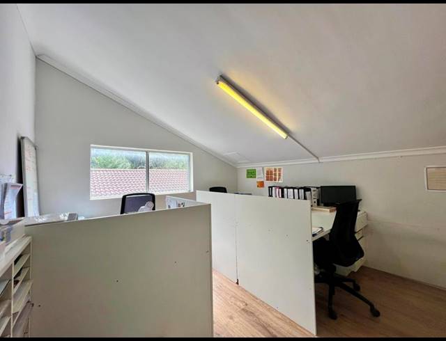 BUSINESS PROPERTY TO RENT IN BEACH ESTATE